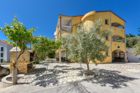 Apartments Mark - 200 m from sea